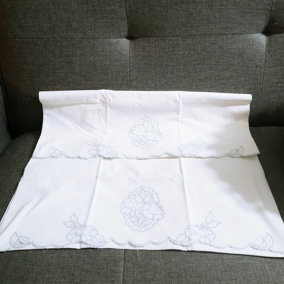 Vintage Floral Embroidered Pillowcases Scalloped Edge Set of 2 Gray & White (lb) - Picture 1 of 5